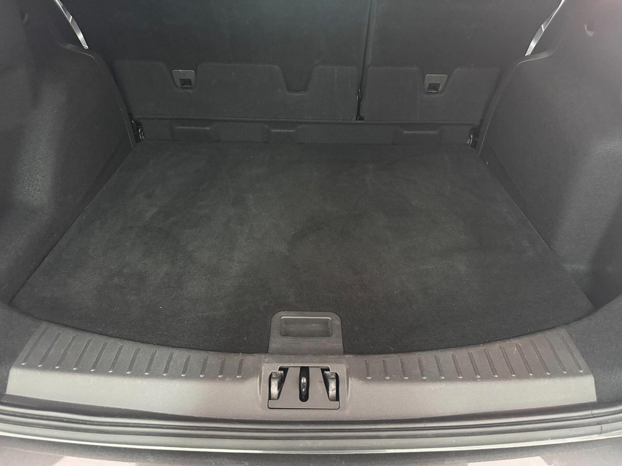 Ford Kuga ST-Line / 1.5 TDCI 120 CV 2WD / DIESEL