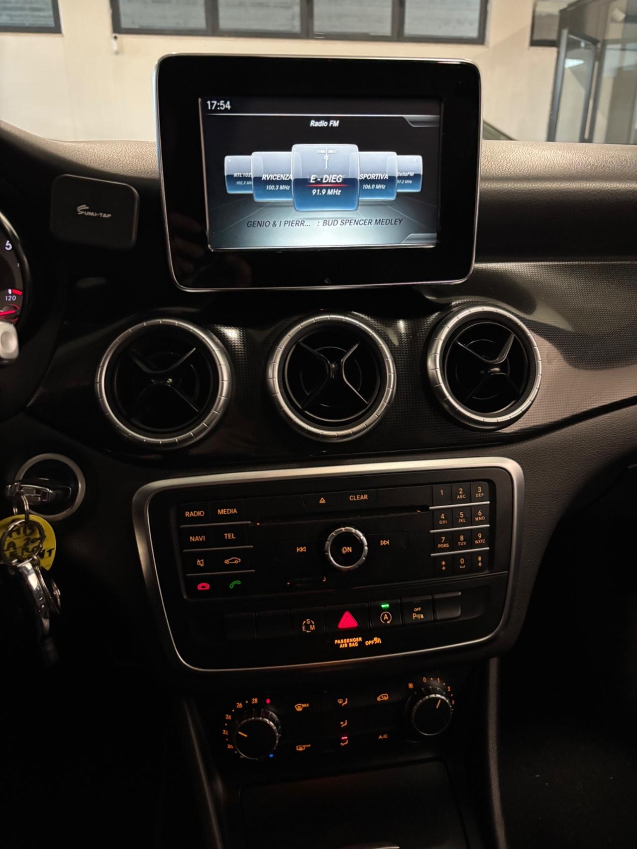Mercedes-benz CLA 200d PREMIUM DARK