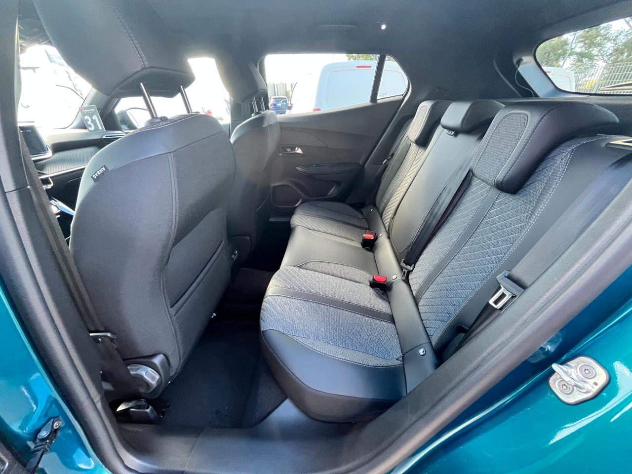 PEUGEOT 2008 1.2 PureTech 130CV EAT8 ALLURE – KM 0 – AUTOMATICA