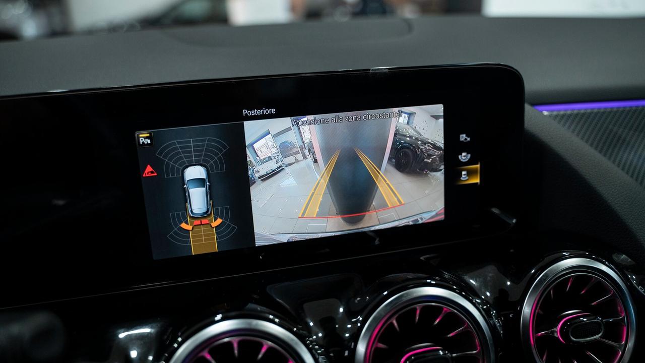 Mercedes-benz GLA 200 D PREMIUM PLUS AMG TETTO PACK LUCI MULTIBEAM FULL OPTIONAL