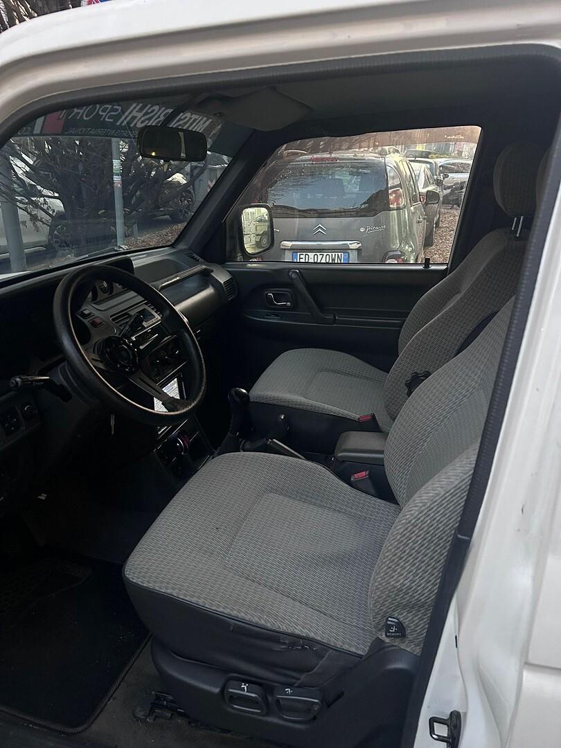 Mitsubishi Pajero iscirtto ASI con gancio traino