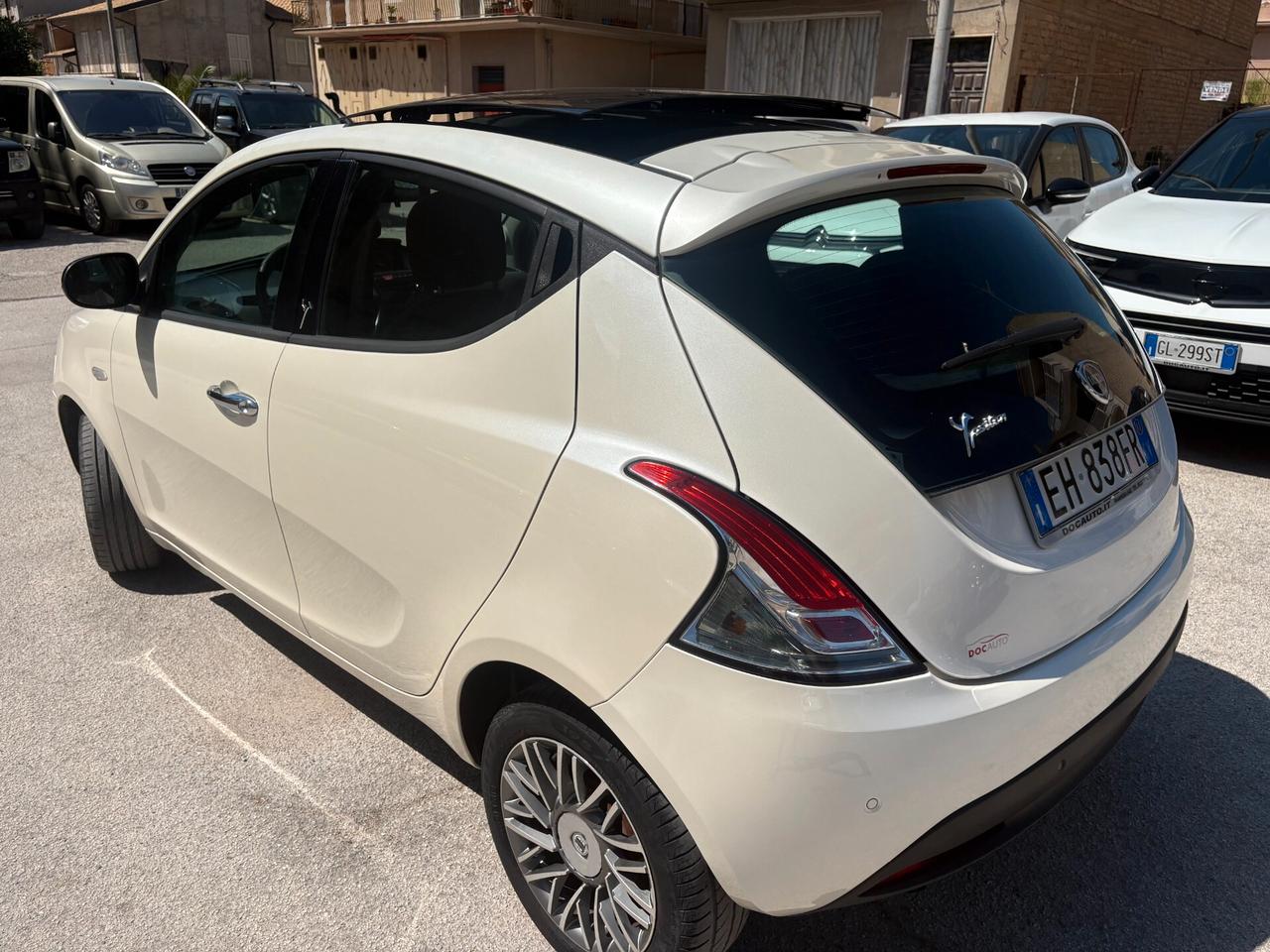 Lancia Ypsilon 0.9 TwinAir 85 CV 5 porte S&S Platinum