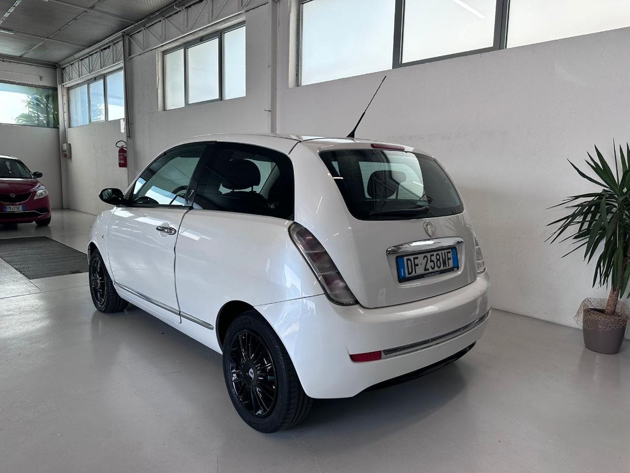Lancia Ypsilon 3 Porte Ypsilon 1.2 8v Argento