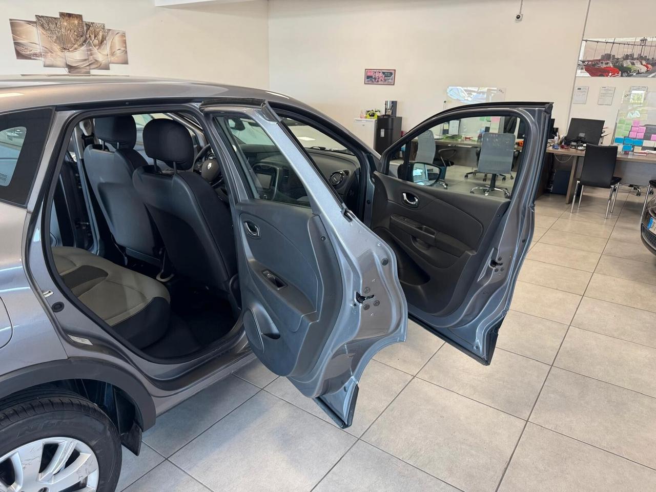 Renault Captur 0.9 TCE BENZ 90CV S&S ZEN UNIPRO 2015