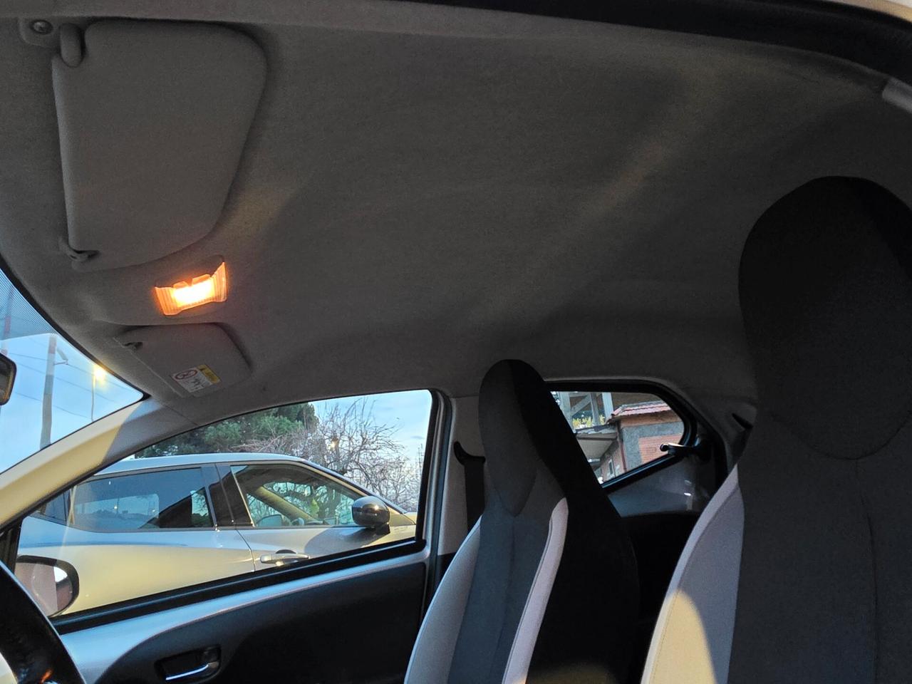 Toyota Aygo 1.0 VVT-i 69 CV 5 porte x-play