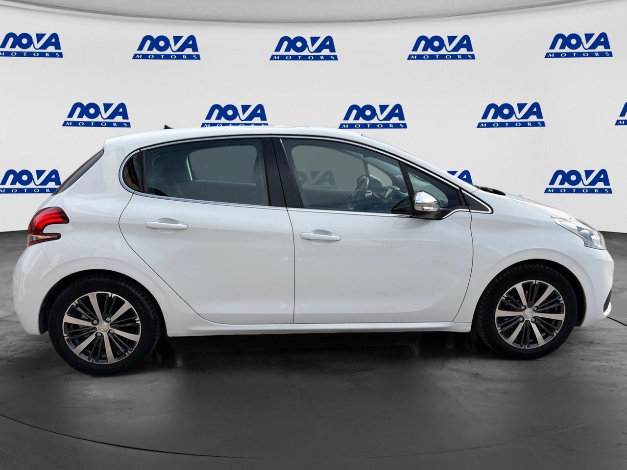 Peugeot 208 PureTech 82 5p. GPL Allure