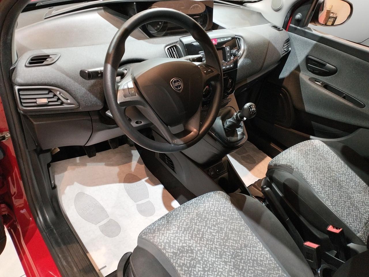 Lancia Ypsilon 1.0 FireFly 5 porte S&S Hybrid Ecochic Silver