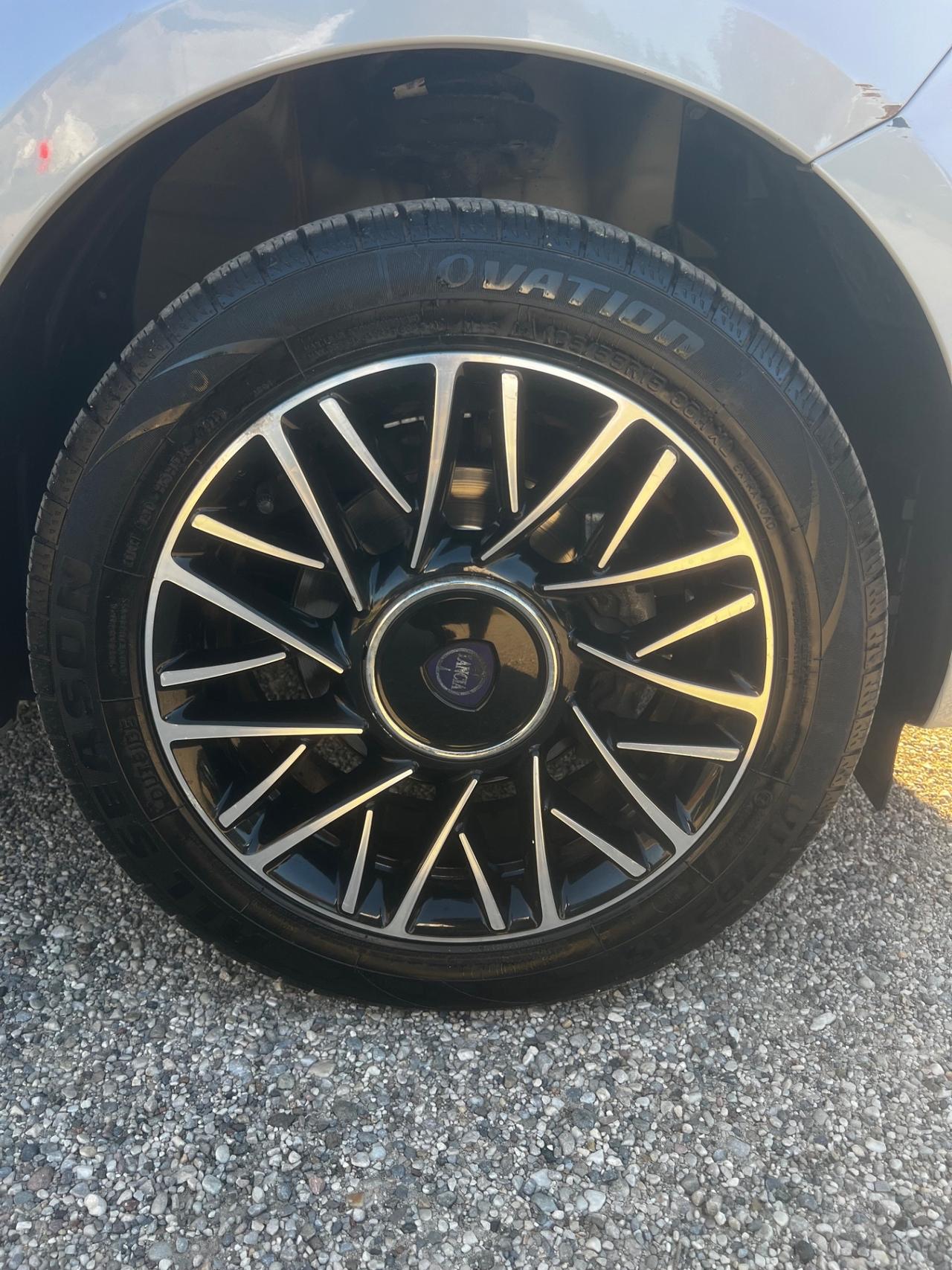 Lancia Ypsilon 1.2 69 CV 5 porte Platinum