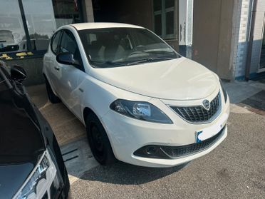 Lancia Ypsilon 1.0 FireFly 5 porte S&S Hybrid Alberta Ferretti
