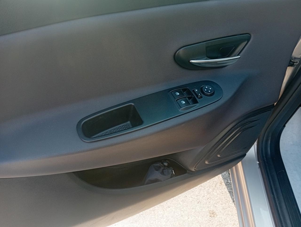 Lancia Ypsilon 1.2 69 CV 5 porte GPL Ecochic NEOPATENTATI OK