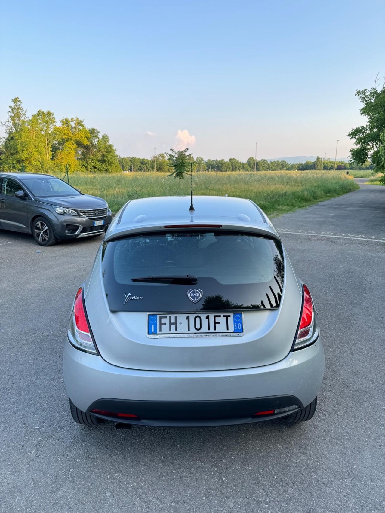 Lancia Ypsilon 1.2 69 CV 5 porte si neopatentati