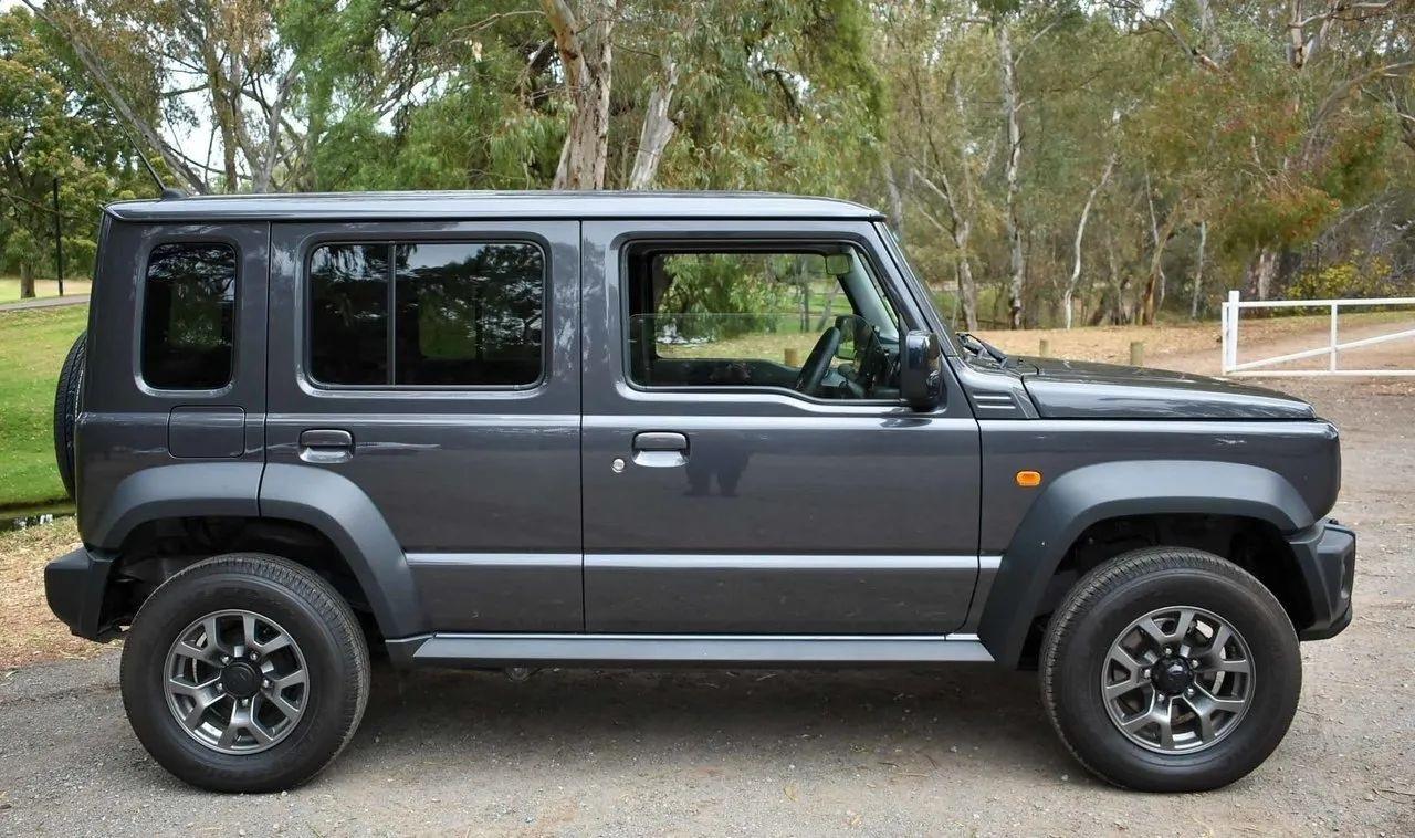 Suzuki Jimny 1.5 automatico 4 porte