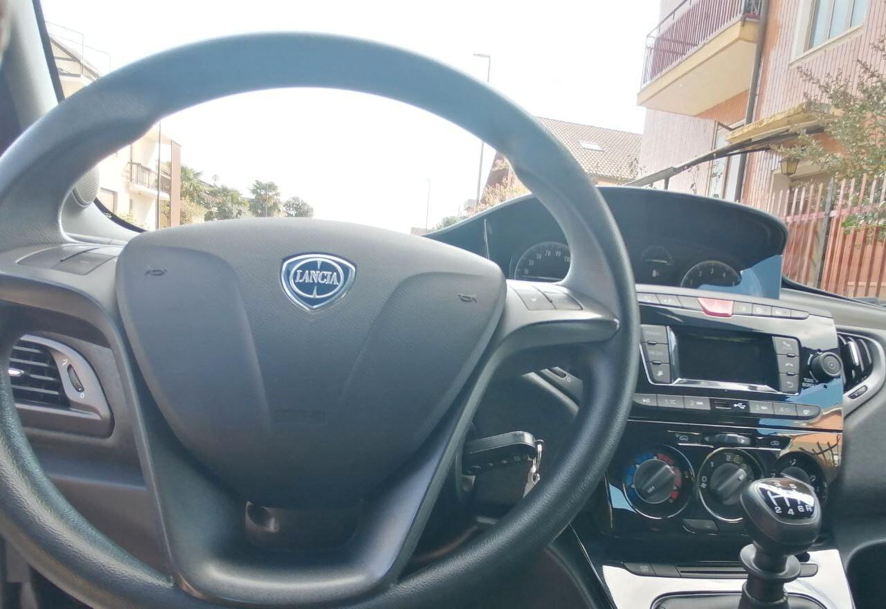 Lancia Ypsilon 1.0 FireFly 5 porte S&S Hybrid Ecochic