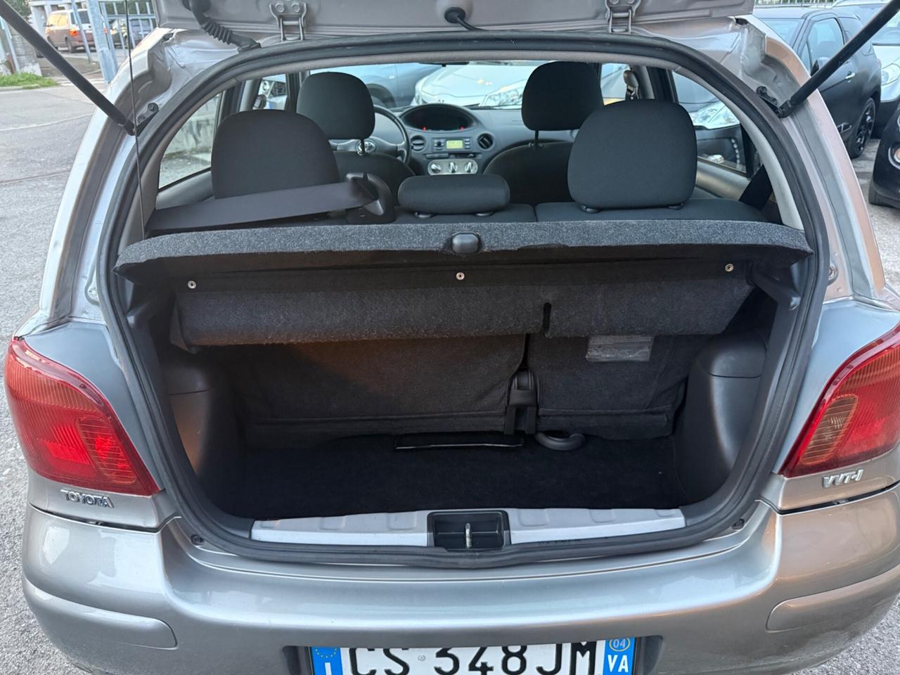 Toyota Yaris 1.0i 16V cat 5 porte Sol