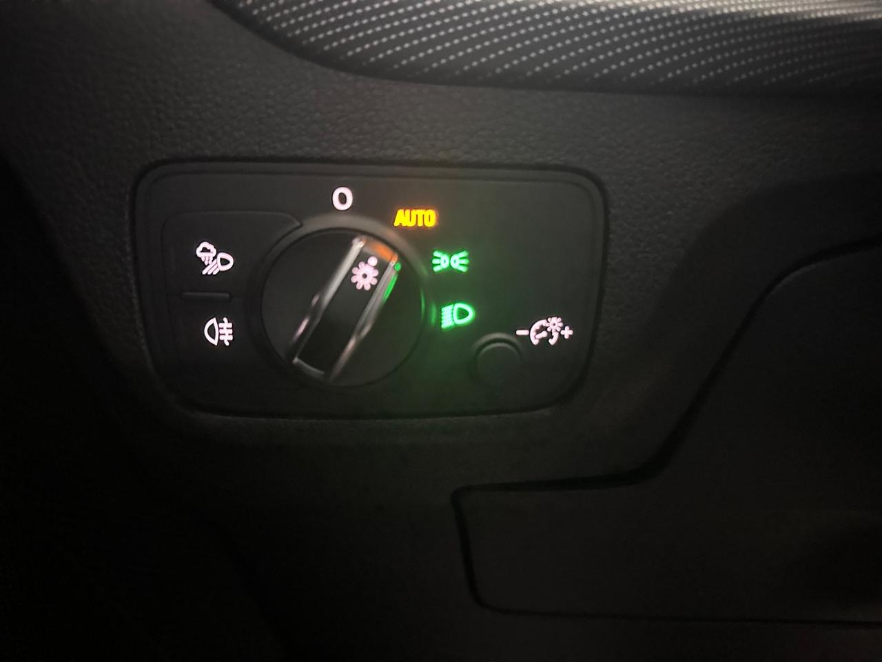 Audi Q2 35 TDI quattro S tronic Identity Black