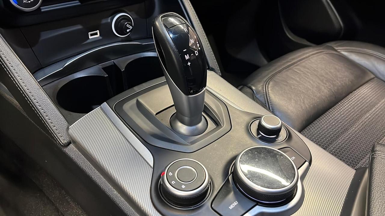 Alfa Romeo Stelvio 2.2 Turbodiesel 180 CV AT8 RWD Super