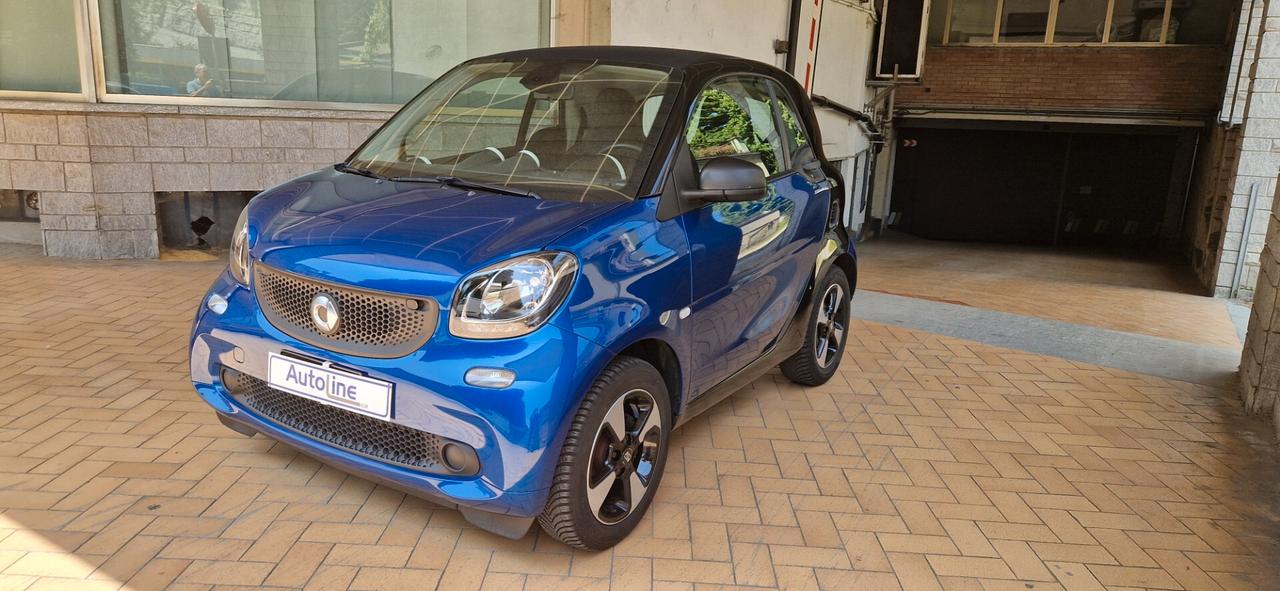 Smart ForTwo 70 1.0 twinamic Youngster cerchi in lega cambio automatico e sequenziale sedili in pelle