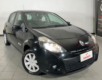 Renault Clio 1.2 16V 3P Dynamique - BLACK DECEMBER Promo