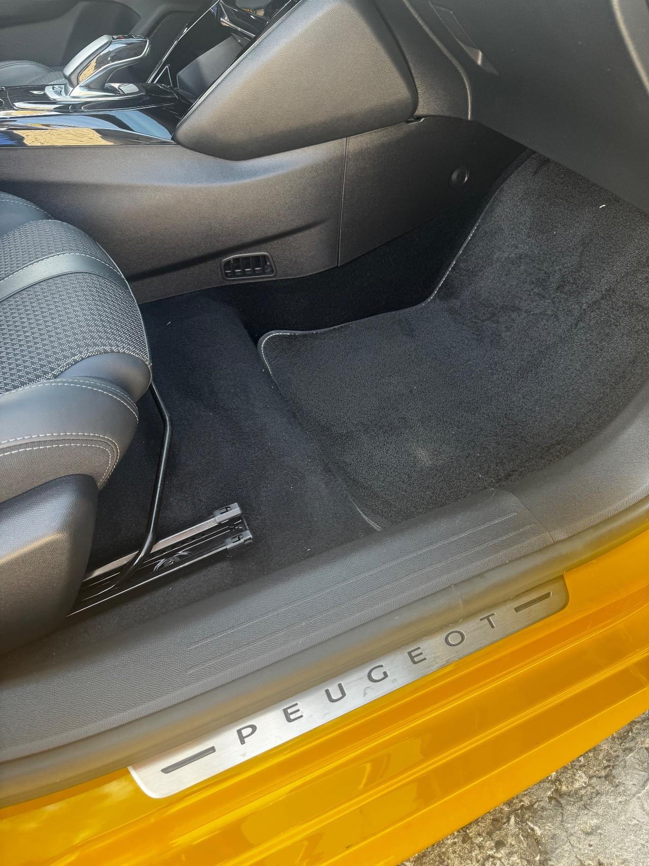Peugeot 208 motore elettrico 136 CV 5 porte GT Pack