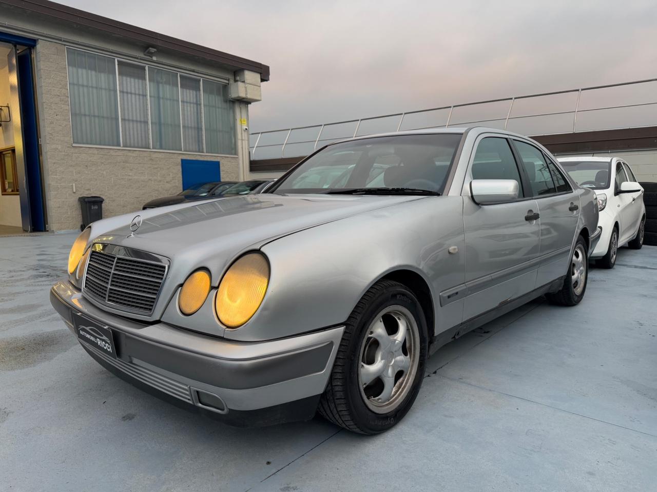 Mercedes-benz E 300 turbodiesel cat Classic