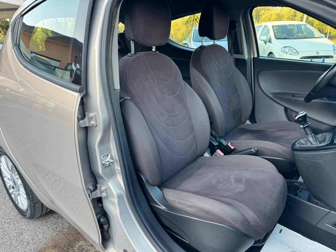 Lancia Ypsilon 1.2 BENZ 69CV GOLD 2013