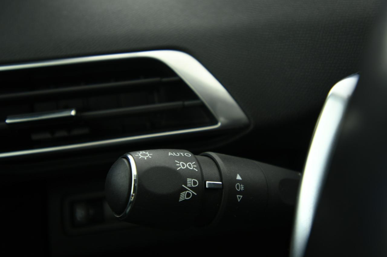 PEUGEOT 5008 1.5 bluehdi Allure Pack s&s 130cv eat8 7P.TI CAMERA+APP CONNECT