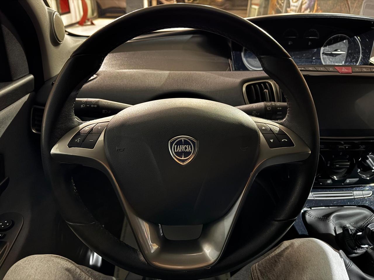 Lancia Ypsilon 1.0 FireFly 5 porte S&S Hybrid Gold