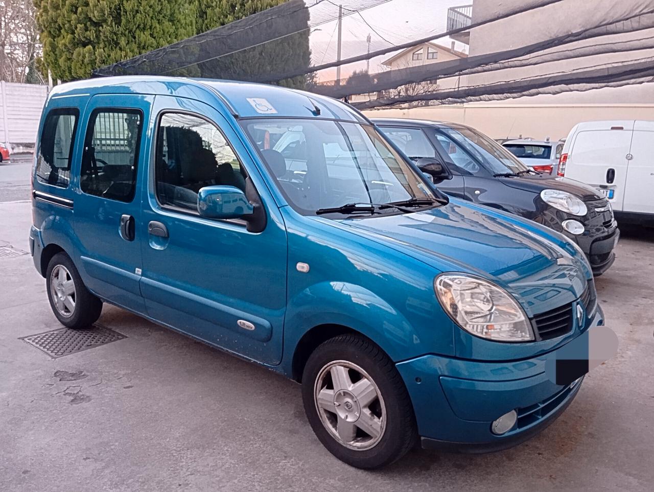 Renault Kangoo 1.6 con pedana per disabili
