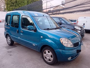 Renault Kangoo 1.6 con pedana per disabili
