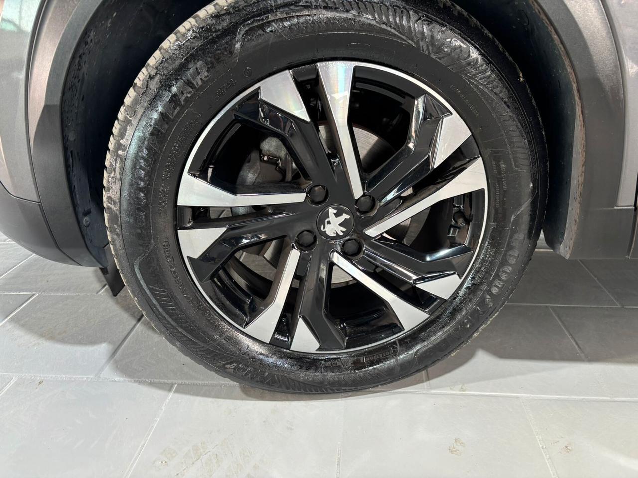Peugeot 2008 PureTech 100 S&S Allure Pack