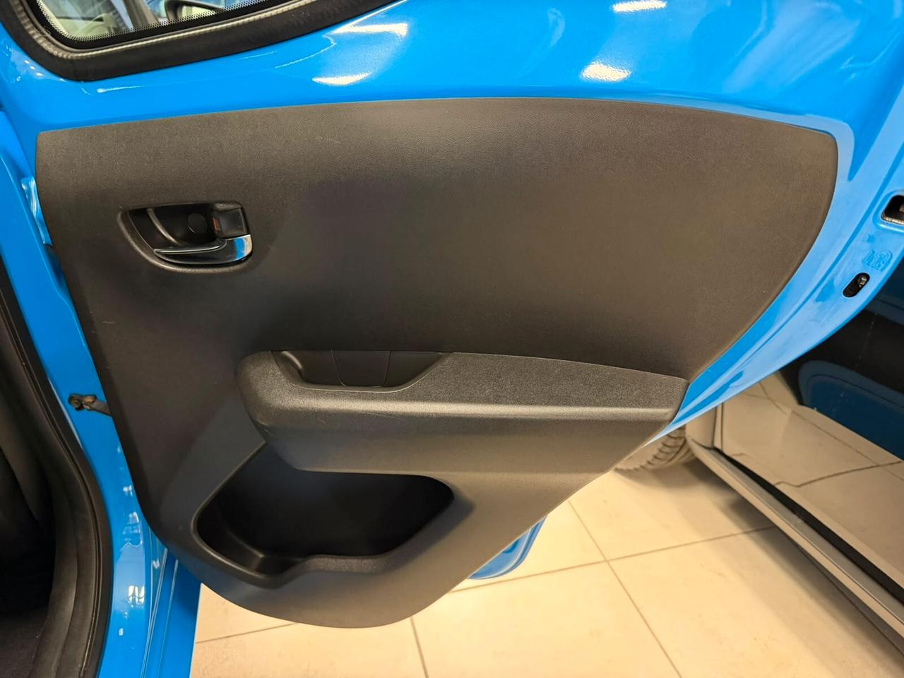 Toyota Aygo Connect 1.0 VVT-i 72 CV 5 porte x-play A RATE DA € 110 AL MESE