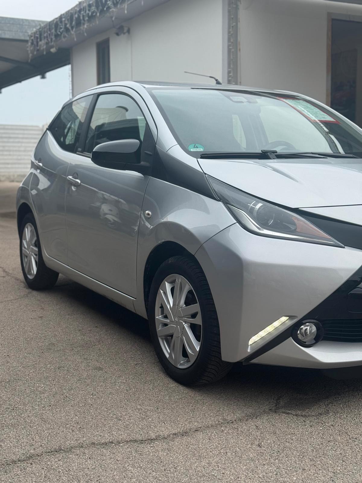 Toyota Aygo 1.0 VVT-i 69 CV 5 porte x-cool