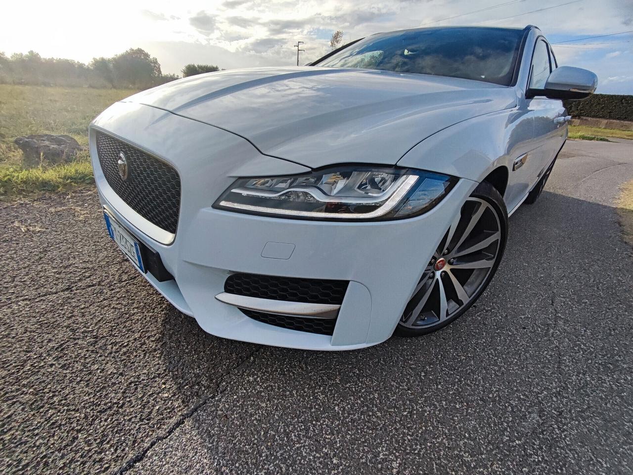 Jaguar XF Sportbrake 2.0 D 180 CV AWD aut. R-Sport