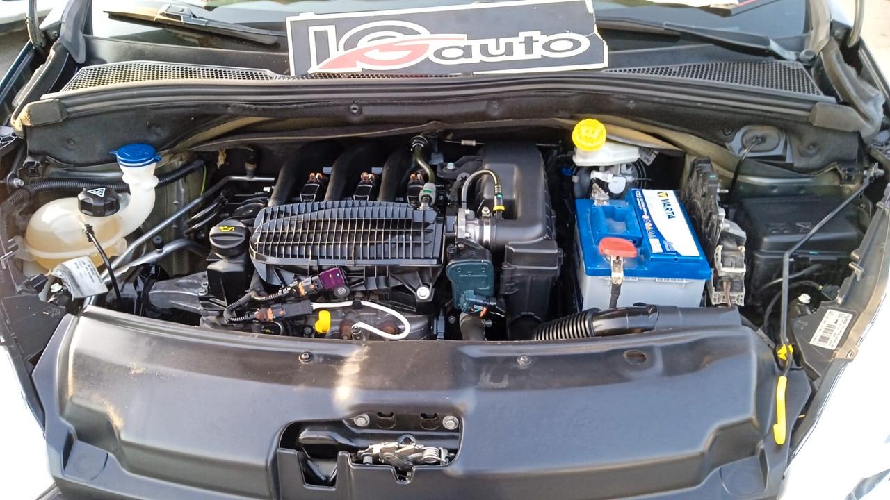 Peugeot 208 1.2 benzina neo patentati