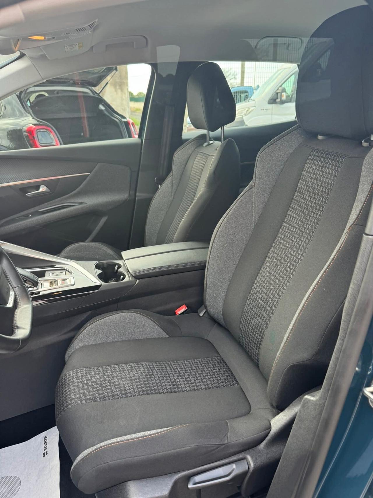 PEUGEOT 3008 1500 HDI 130CV AT8 UNICO PROPRIETARIO