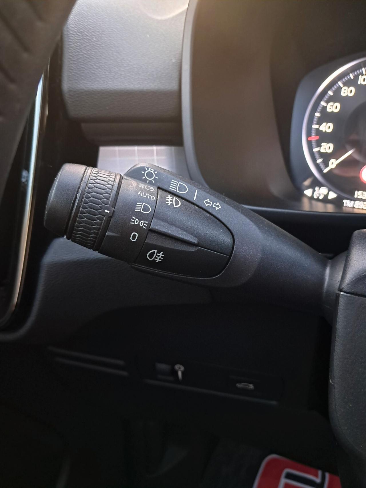 Volvo XC40-2.0-150CV*TETTO*CAM360°*LED*NAVI