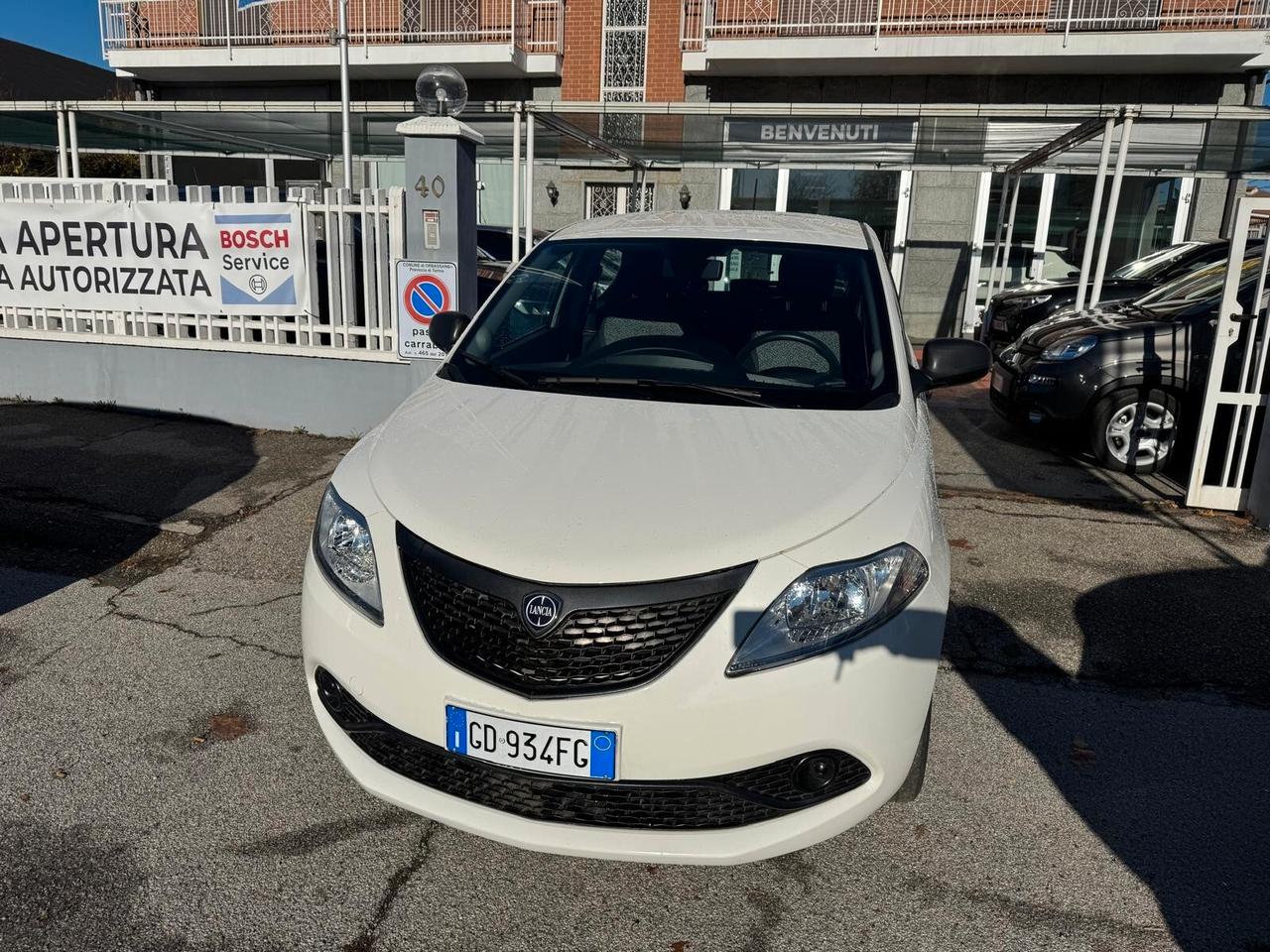 Lancia Ypsilon 1.0 FireFly 5 porte S&S Hybrid Ecochic Silver