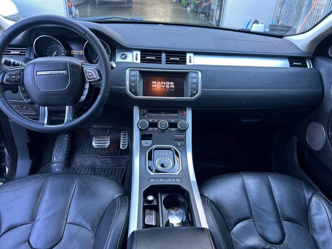 Land Rover Range Evoque 2.2 TD4 5p. Total black