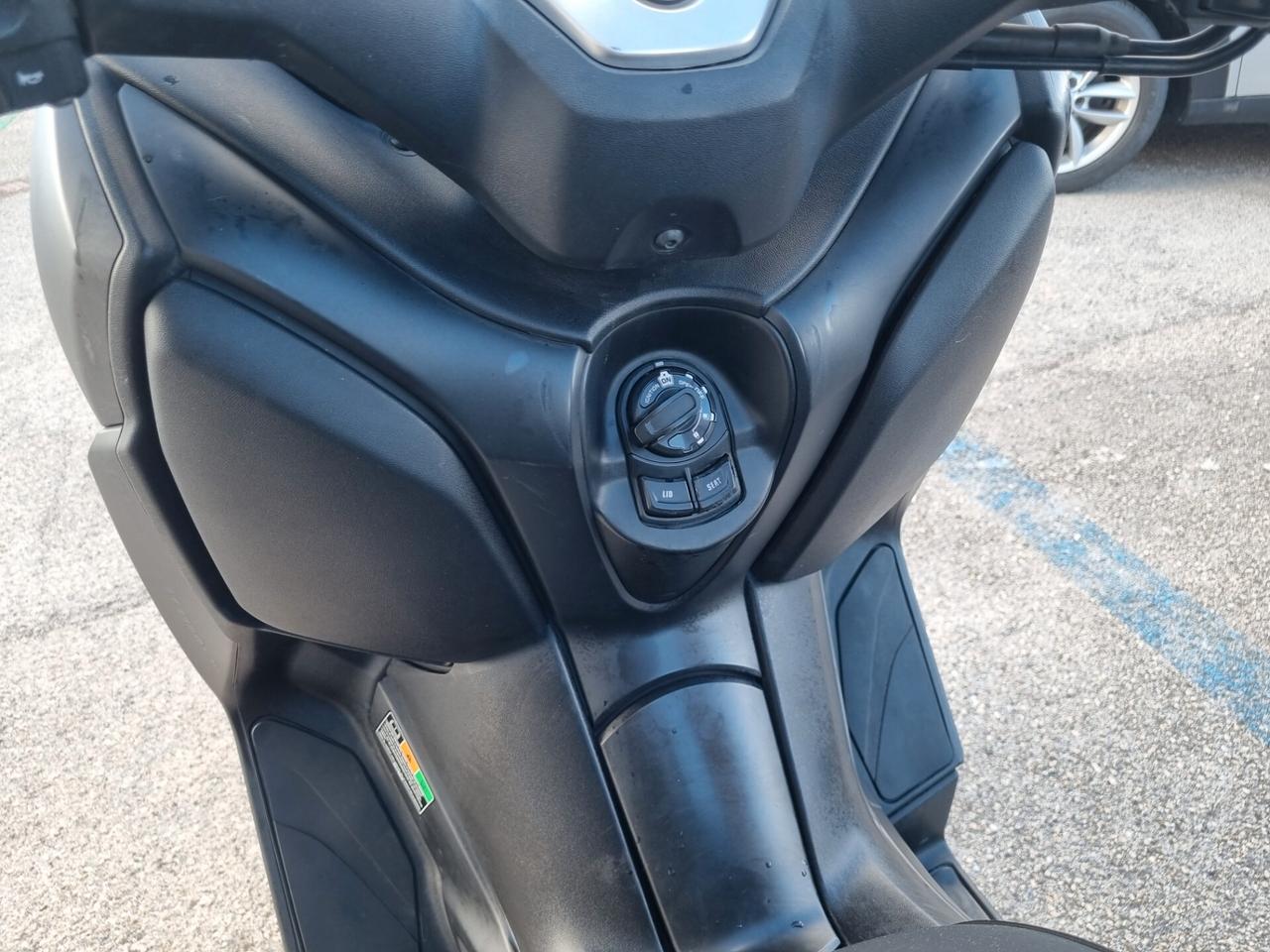 Yamaha X-Max 300