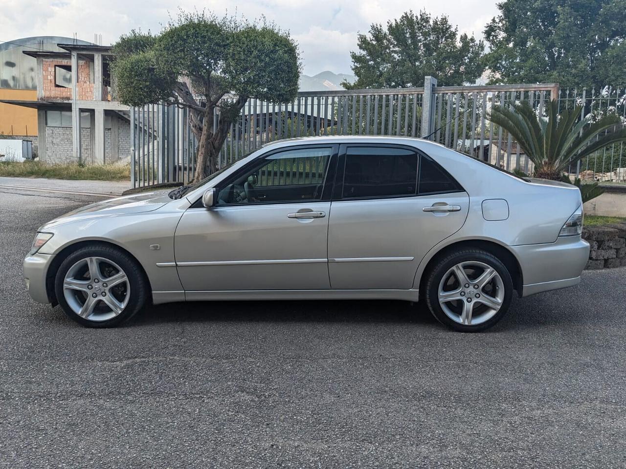 Lexus IS 200 2.0 Silver auto