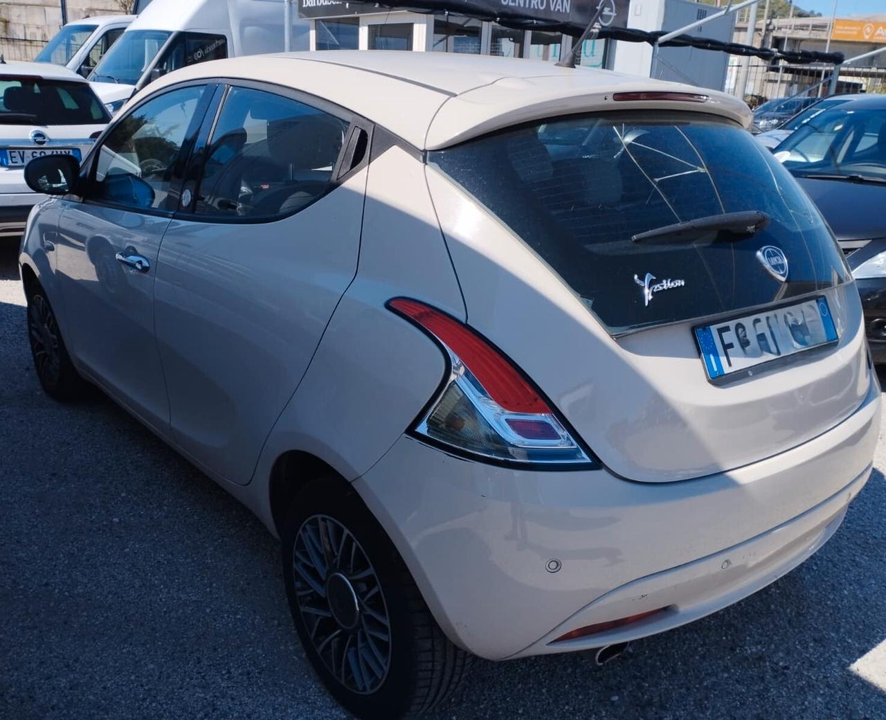 Lancia Ypsilon 1.2 69 CV 5 porte GPL Ecochic Silver