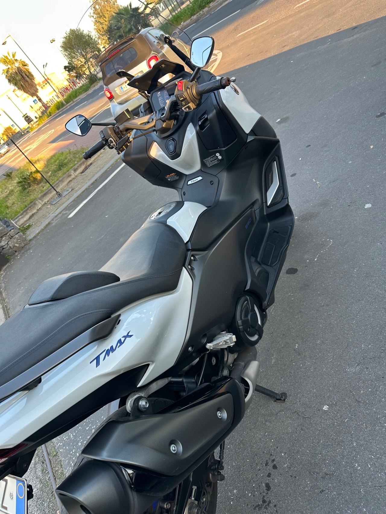 Yamaha TMAX 560