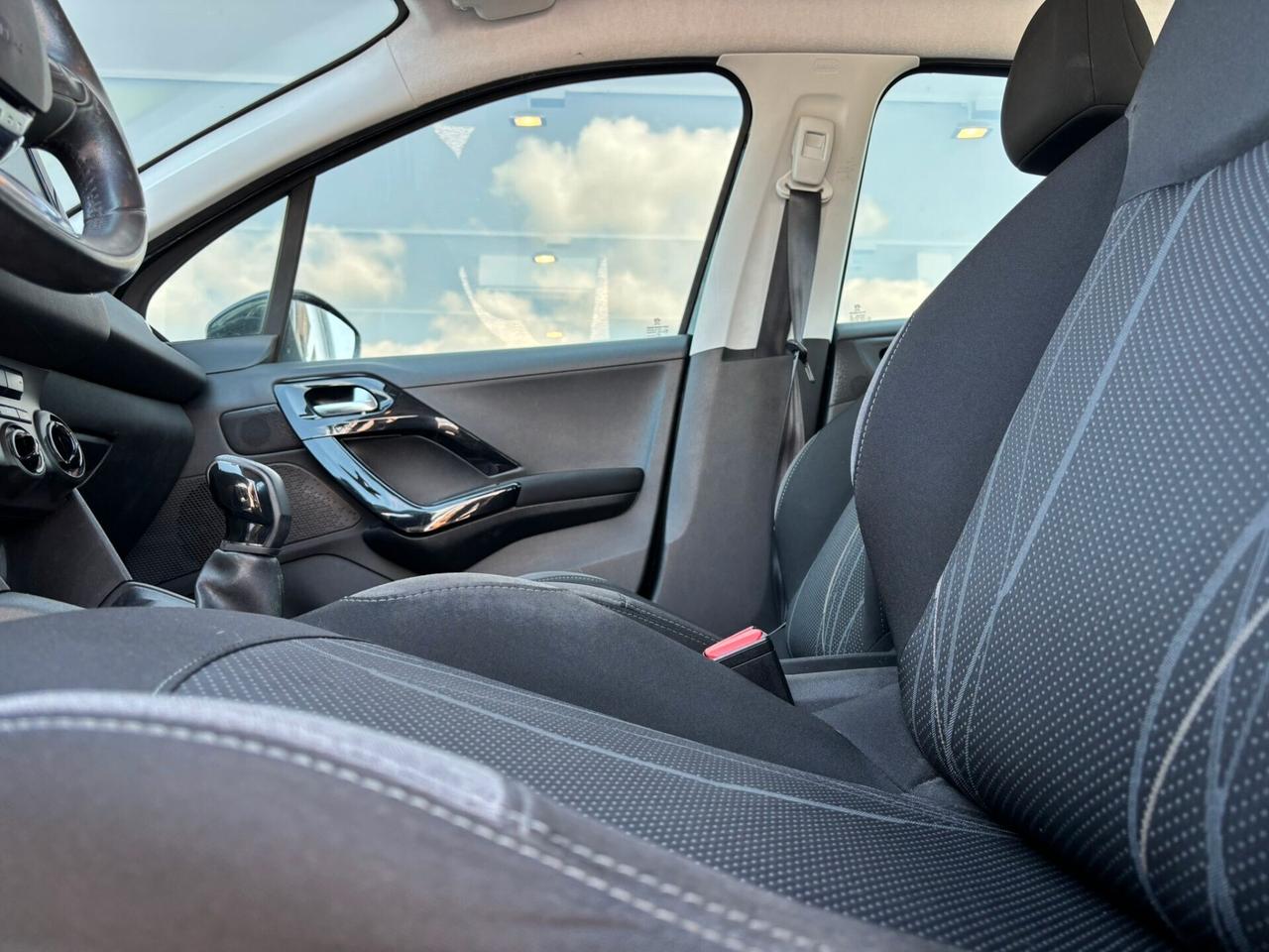 Peugeot 208 ALLURE 1.2 VTi 82 CV 5 porte