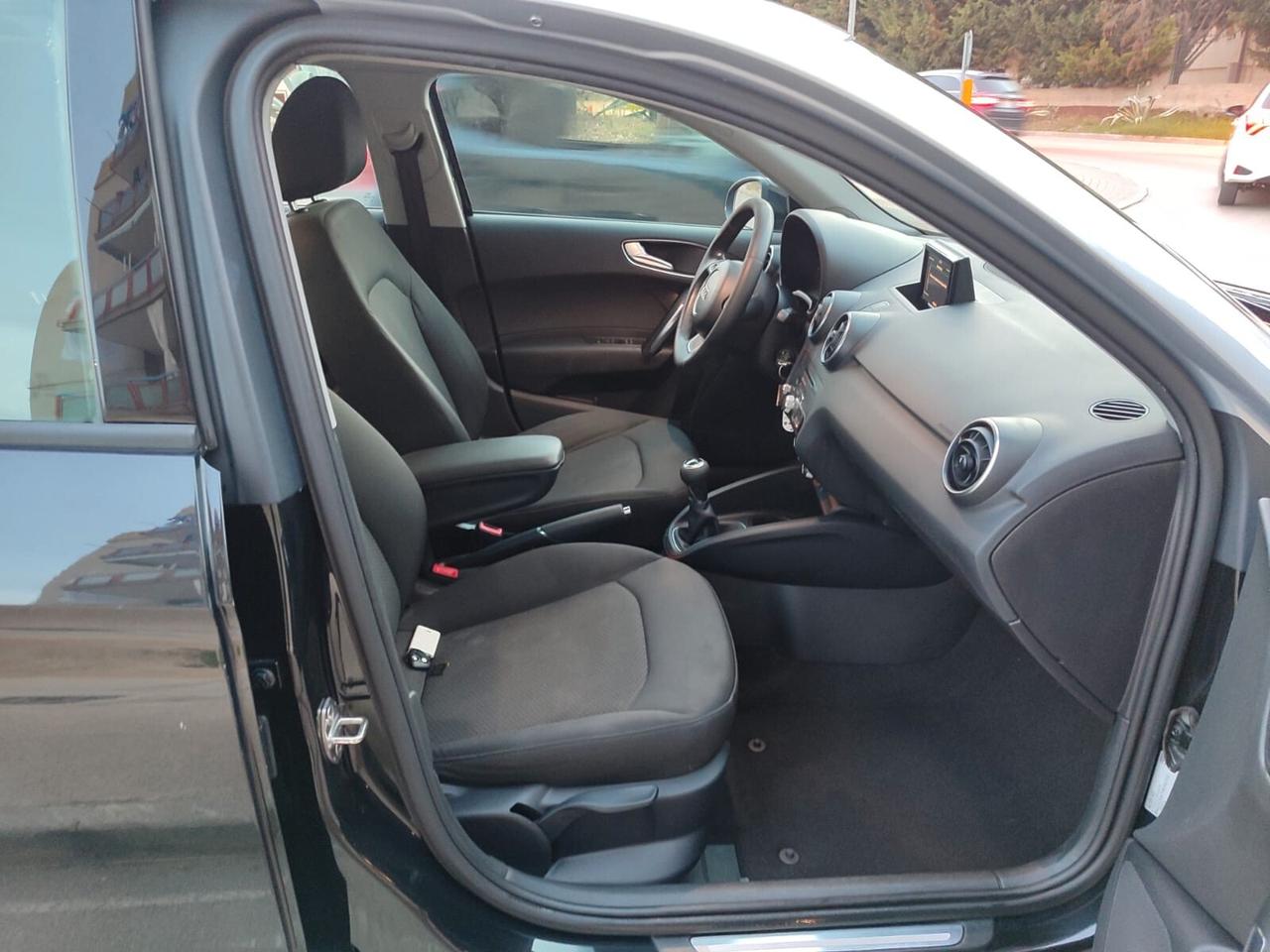 Audi A1 SPB 1.6 TDI 116 CV ( BICOLORE) SUPER PREZZO!!