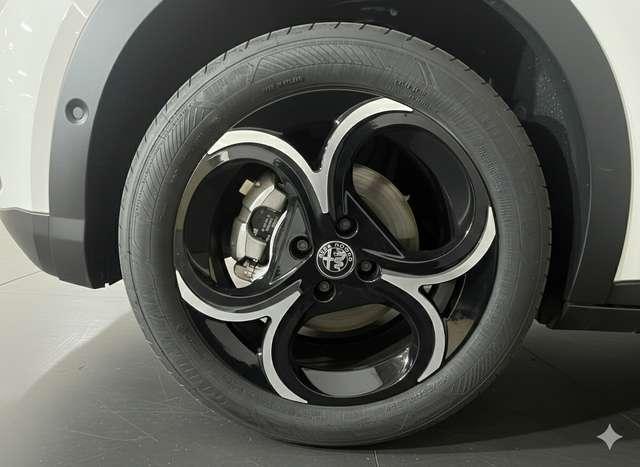 Alfa Romeo Junior 1.2 Hybrid 145cv Speciale + Sabelt + Led Matrix