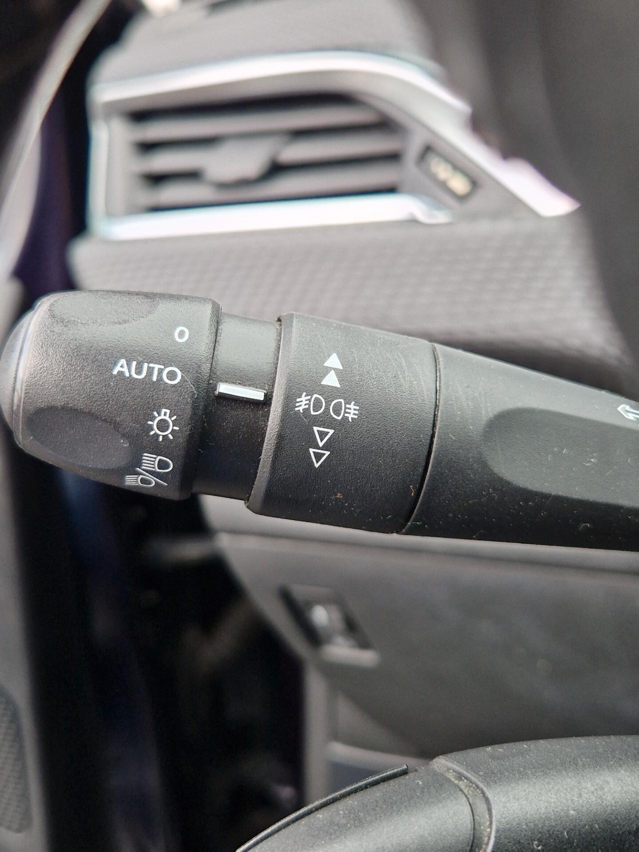 Peugeot 208 BlueHDi 100 5 porte Allure