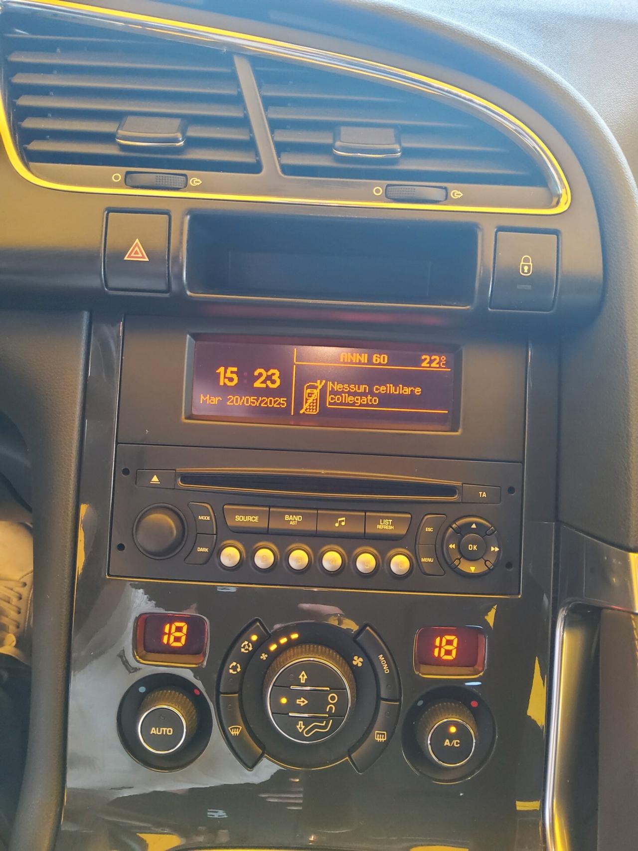 Peugeot 3008 1.6 e-HDi 112CV cambio robotizzato Stop&Start Active