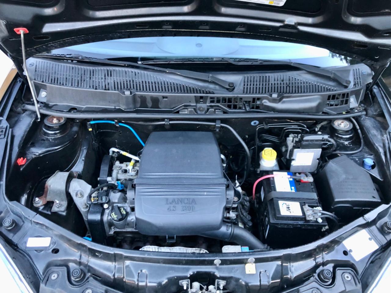 Lancia Ypsilon 1.2 Momo Design 60CV