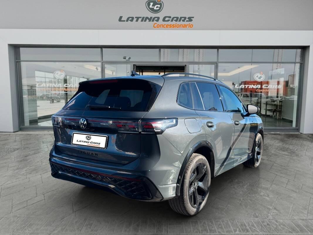 Volkswagen Tiguan 2.0 tdi R-Line 150cv dsg Con NAVIGATORE