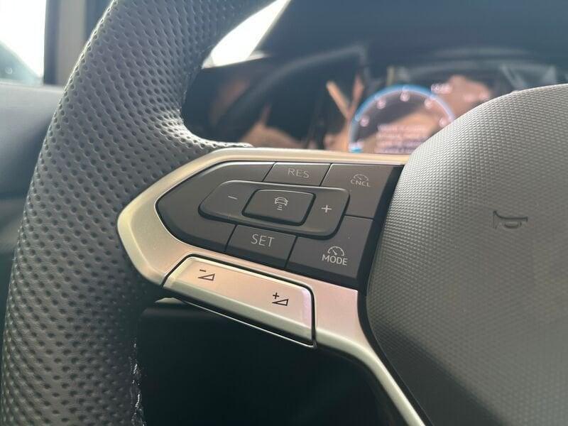 Volkswagen Golf 1.5 etsi R-Line Plus 150cv dsg